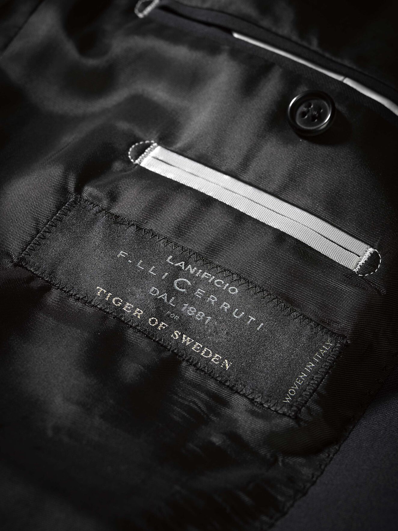 Nedvin suit (Short size) in Black from Tiger of Sweden Nedvin suit (Short size) in Black from Tiger of Sweden